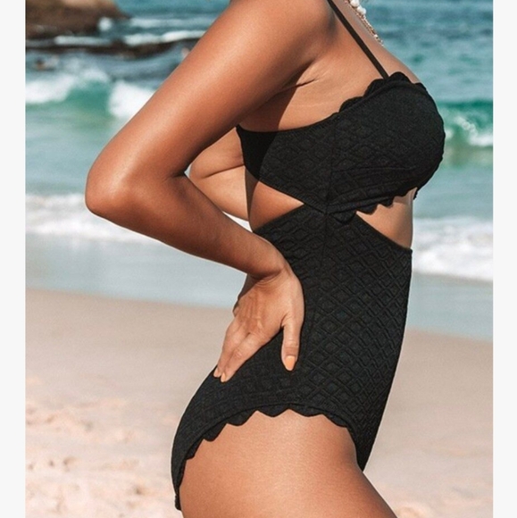 NWT Cupshe Black Textured Scallop Edge One Piece Swimsuit - Picture 2 of 16